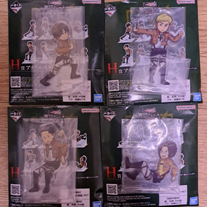 미개봉 내수용 진격의 거인아크릴 4종 일괄만 팝니다.