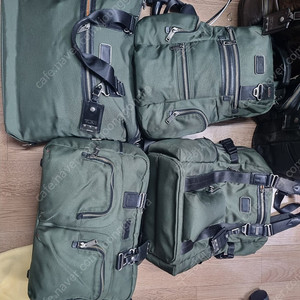 투미 카키 컬렉션