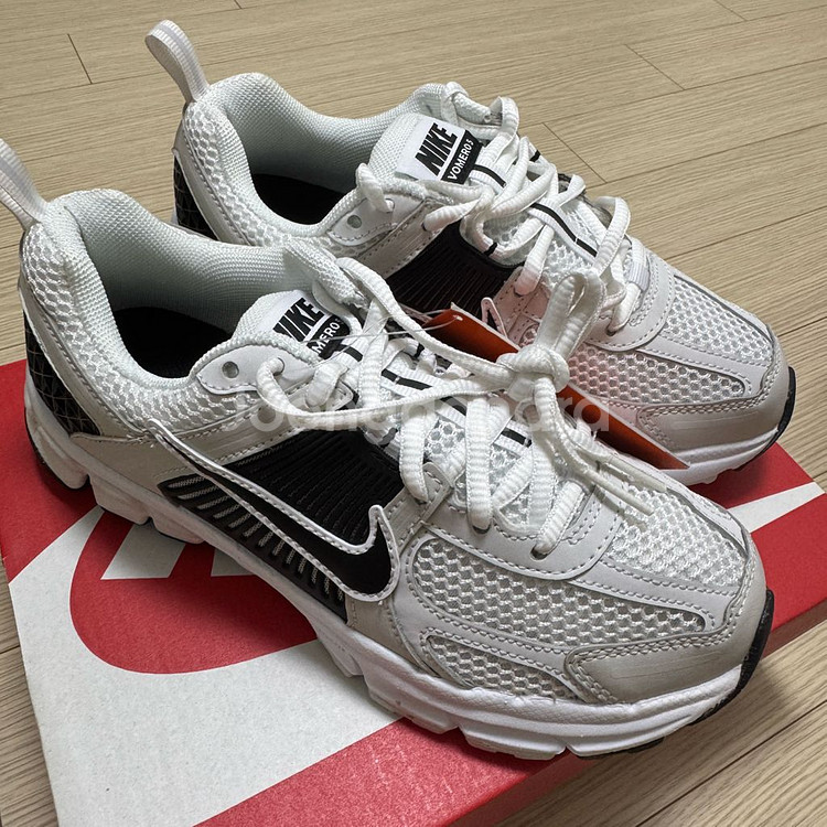 나이키 보메로5 230--0