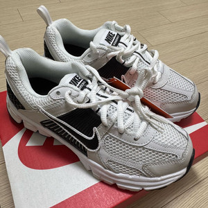 나이키 보메로5 230