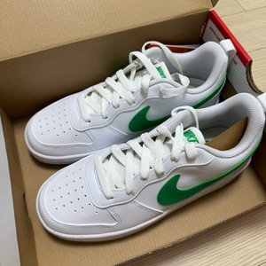 나이키 코트 버로우 230