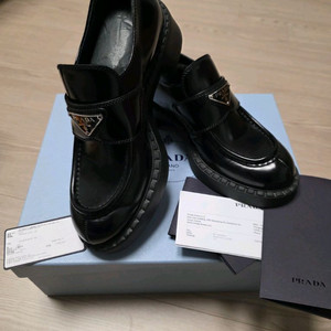 프라다 브러시드 로퍼 36.5(235)