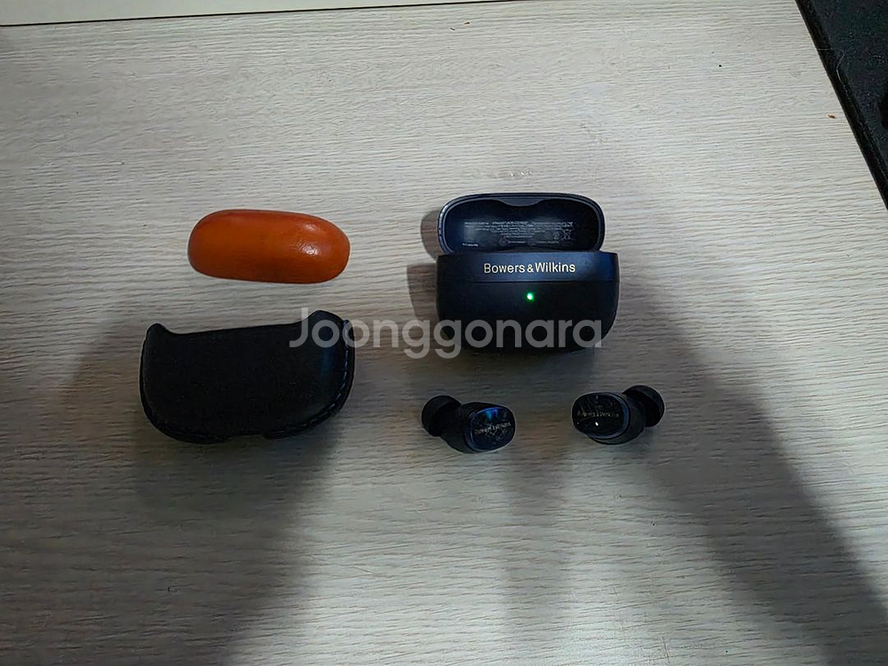 B&W Pi8 블루투스 이어폰 팝니다--0