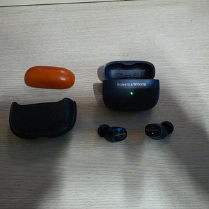 B&W Pi8 블루투스 이어폰 팝니다