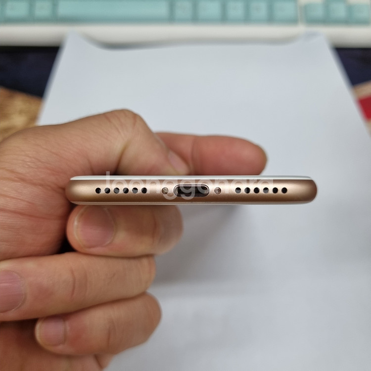 103676 아이폰8 64 골드 SSS급 중고폰 배터리100%--3