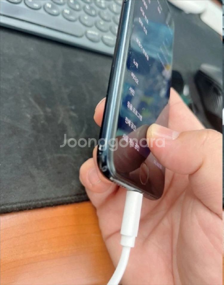 아이폰 SE3 128gb & 맥세이프 케이스 및 필름--2