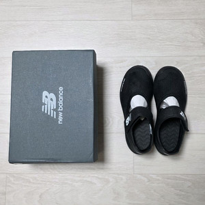 뉴발란스키즈 어린이 샌들 아쿠아슈즈 블랙 200