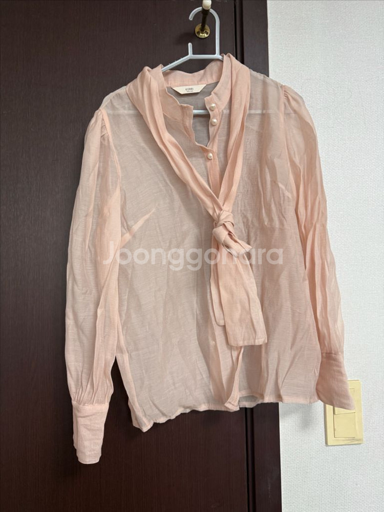 리본 타이 블라우스--0