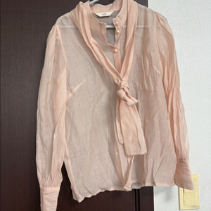 리본 타이 블라우스