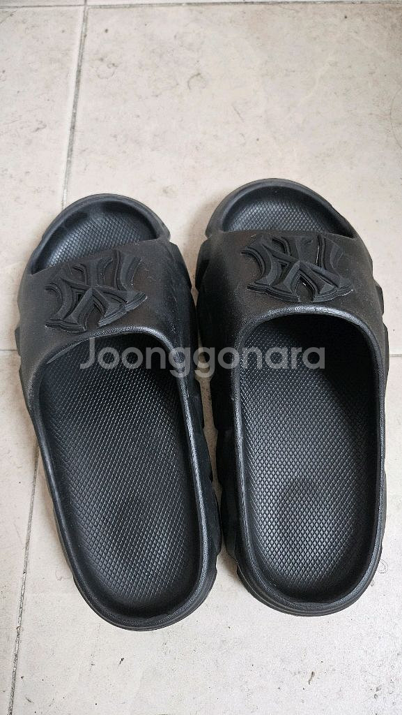 MLB 슬리퍼 팔아요. 260, 230--4