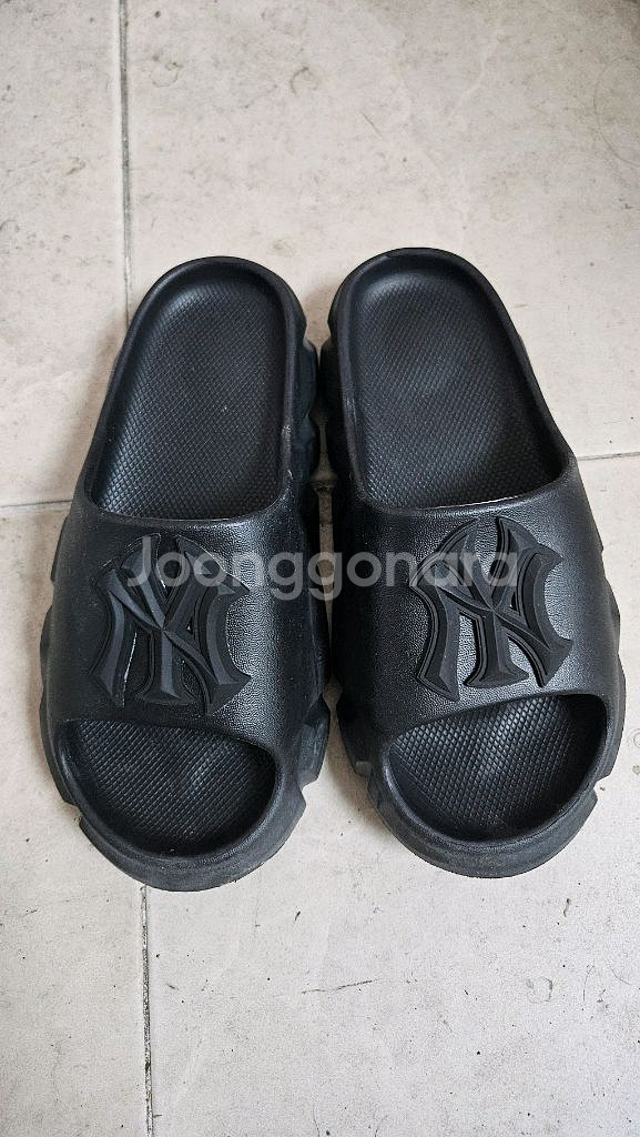 MLB 슬리퍼 팔아요. 260, 230--3