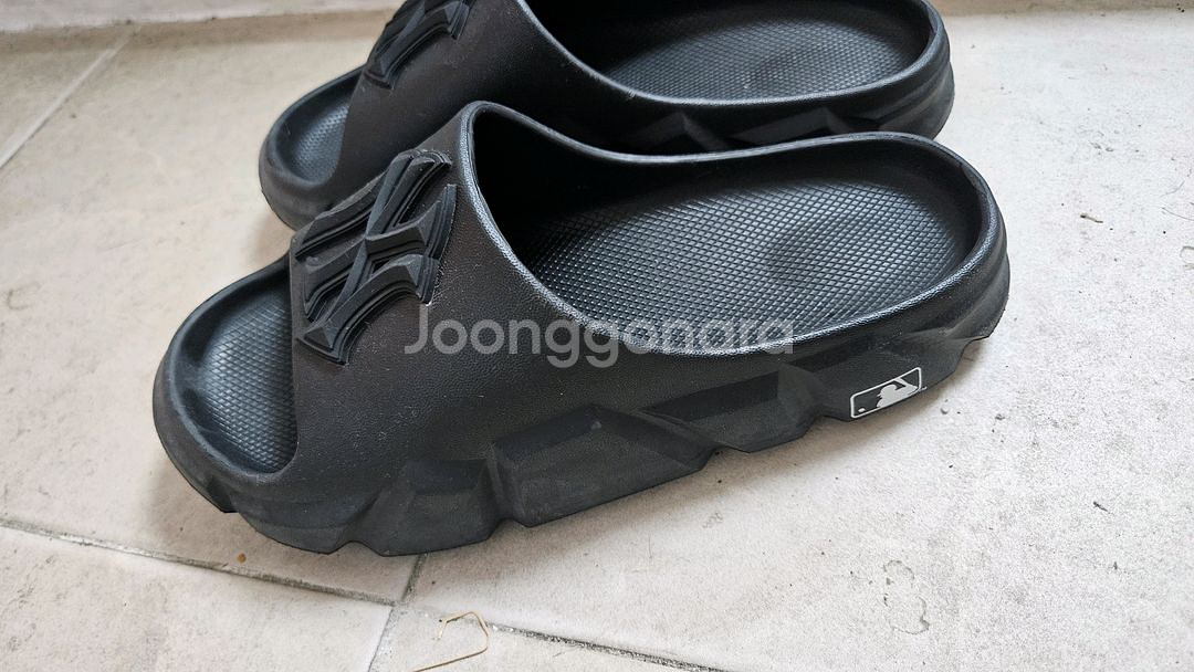 MLB 슬리퍼 팔아요. 260, 230--6