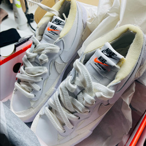 나이키x사카이 블레이저 로우 화이트 245