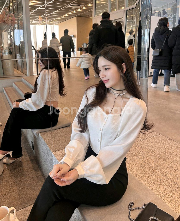 다니엘BL 블라우스 스퀘어넥 퍼프 소매--0