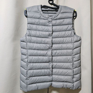지오다노 덕다운 패딩 경량 조끼 베스트