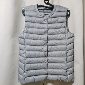 지오다노 덕다운 패딩 경량 조끼 베스트