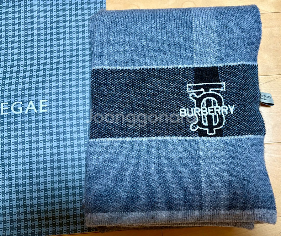 버버리 TB 로고 그레이 캐시미어 실크 머플러 목도리--1