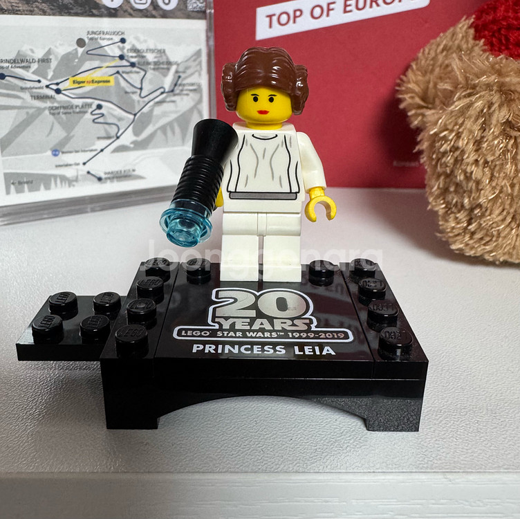 75243 레고 스타워즈 20주년 레아 피규어--0
