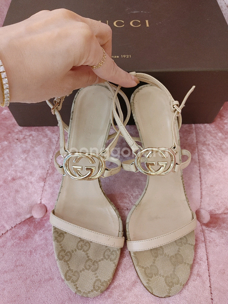정품- 구찌 샌들--9