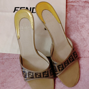 정품- 펜디 슬리퍼힐