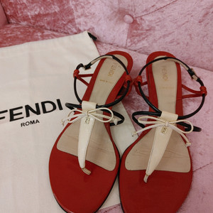 정품- 펜디 샌들