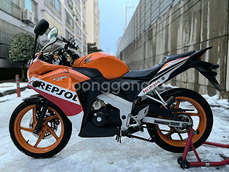혼다 CBR125R 오토바이 구합니다--0