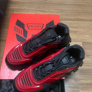 프라다 썬더 클라우드 버스트 uk9 새상품 280