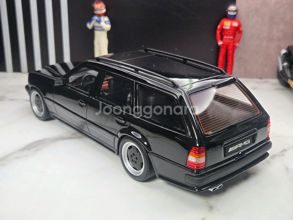 1:18 오또 벤츠300TE AMG 다이캐스트 팝니다.--1