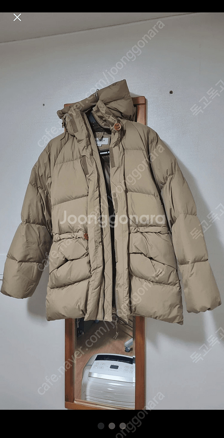 이스트로그 아크틱 퍼퍼 다운 패딩 팝니다.--0