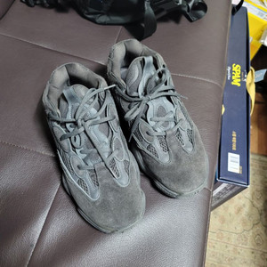 아디다스 이지부스트 500 유틸리티 블랙 275