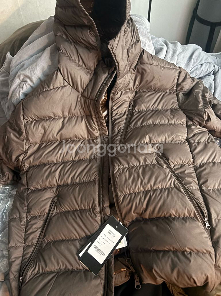 [L] 무탠다드 시티 레저 후디드 다운자켓 브라운--2