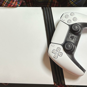 플스5 프로 (PS5 pro) 팝니다.