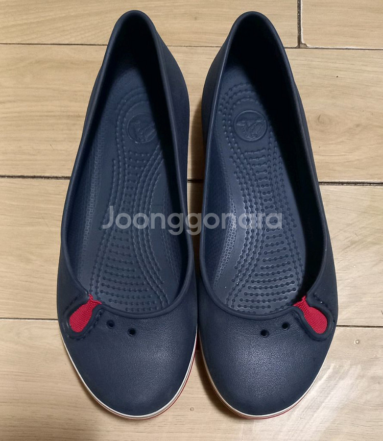 크록스 플랫슈즈 W6 230사이즈--0