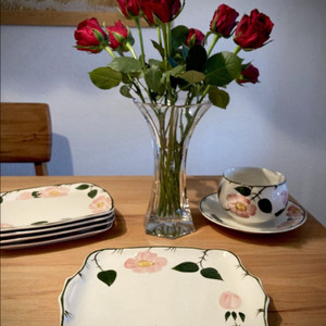 빌레로이앤보흐 와일드로즈 귀달이샌드위치접시