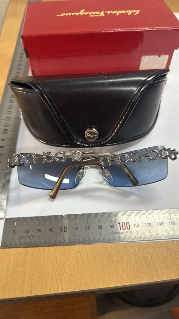 페라가모 선글라스 이미지