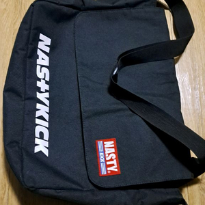 네스티킥 메신저백 1만원