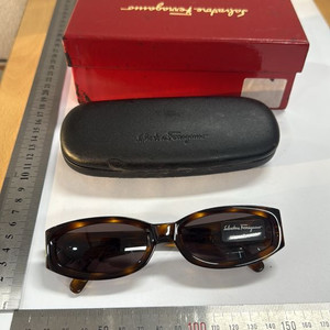 페라가모 선글라스