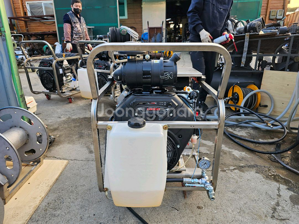 중고 엔진고압세척기 300바40리터 40마력 판매--0