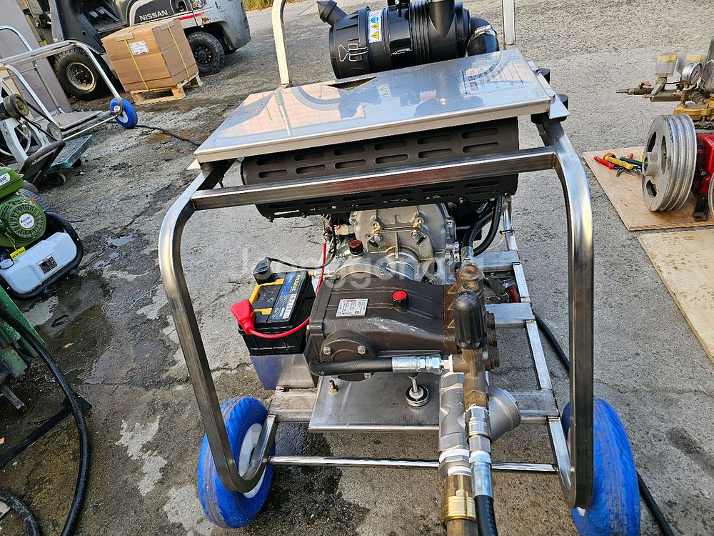 중고 엔진고압세척기 300바40리터 40마력 판매--1