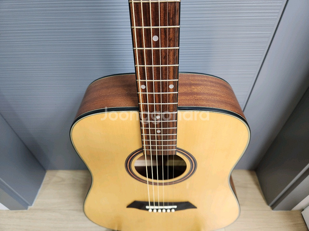 데임 릴리즈 70 통기타 판매 해요 .--3