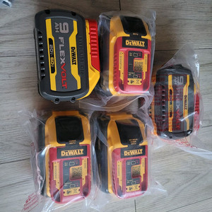 디월트 18V 리튬이온 배터리 세트