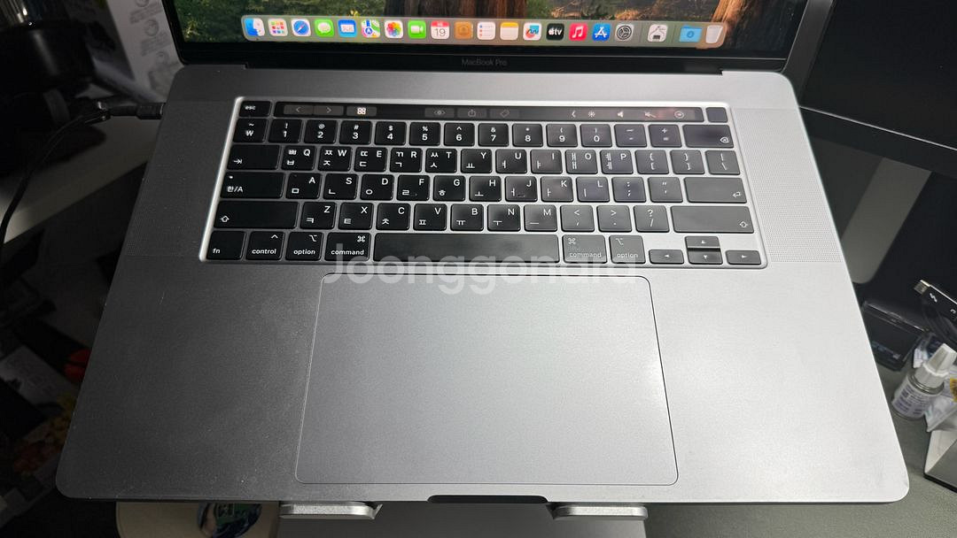 2019 맥북프로 16인치 기본형--1