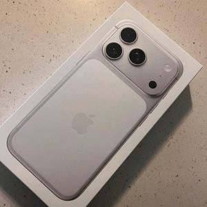 미개봉 아이폰17프로 256GB 실버 자급제