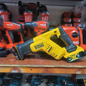 디월트충전컷쏘 DCS367 숏타입 신형S급 충전톱 왕복톱