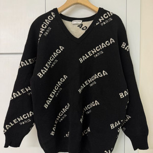 정품 발렌시아가 풀오버로고 브이넥 니트