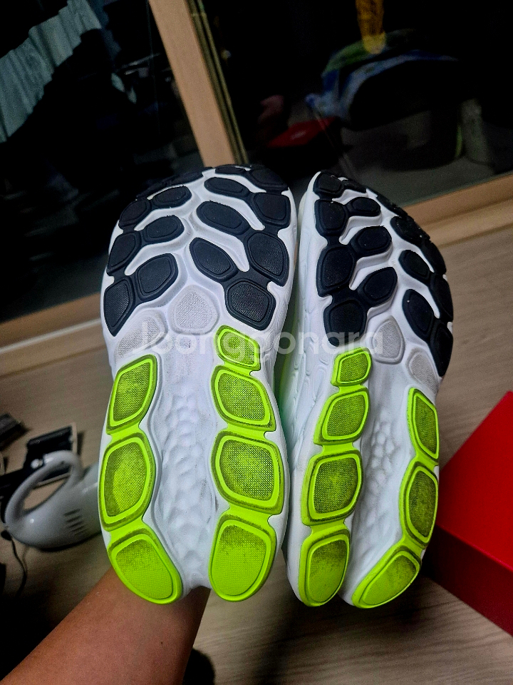 [275]뉴발란스 프레쉬폼 러닝화--1