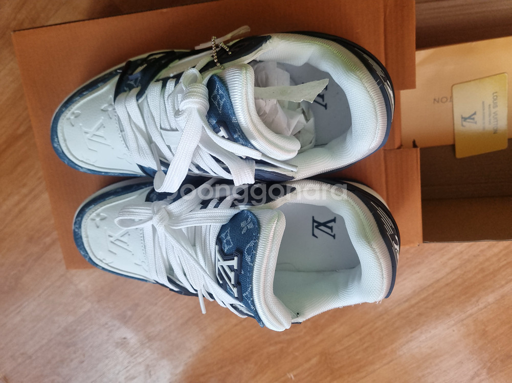 루이비통 모노그램 데님 스니커즈--4