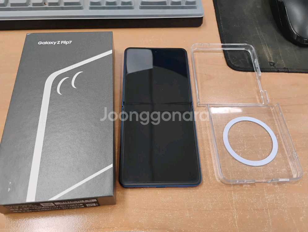 갤럭시 Z플립 7 258GB 판매해요--0