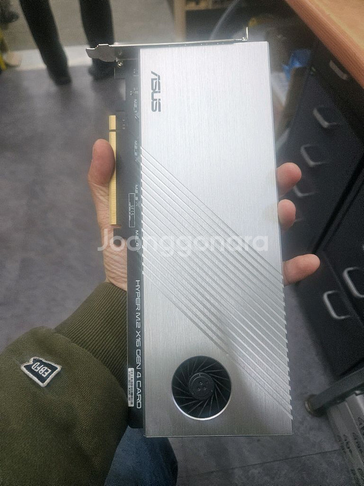 ASUS HYPER M.2 X16 Gen 4 팝니다--0