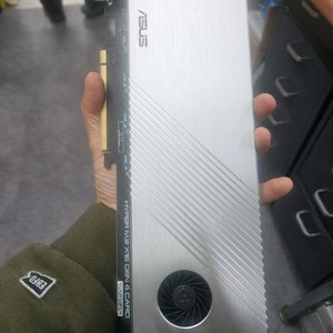 ASUS HYPER M.2 X16 Gen 4 팝니다